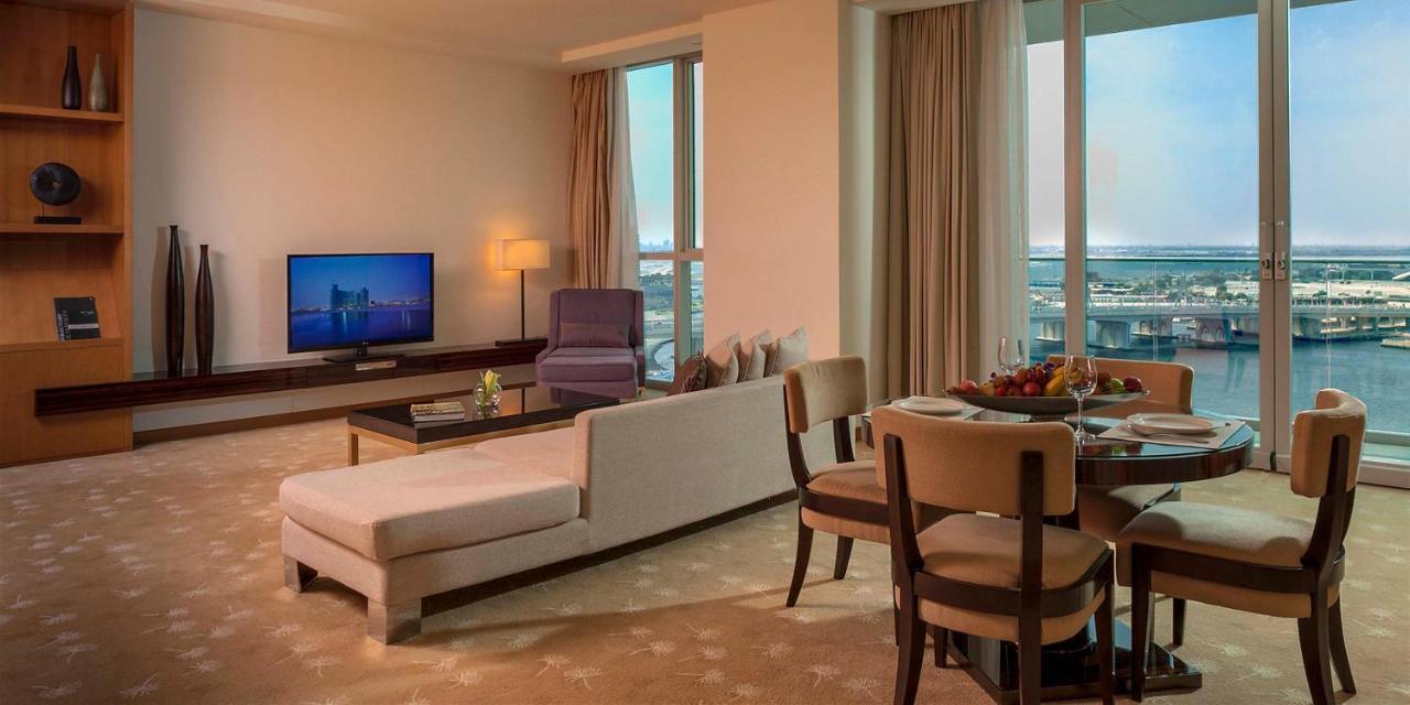 인터컨티넨탈 레지던스 스위트 두바이 페스티벌 시티 외부 사진 A suite at the Jumeirah Emirates Towers Hotel