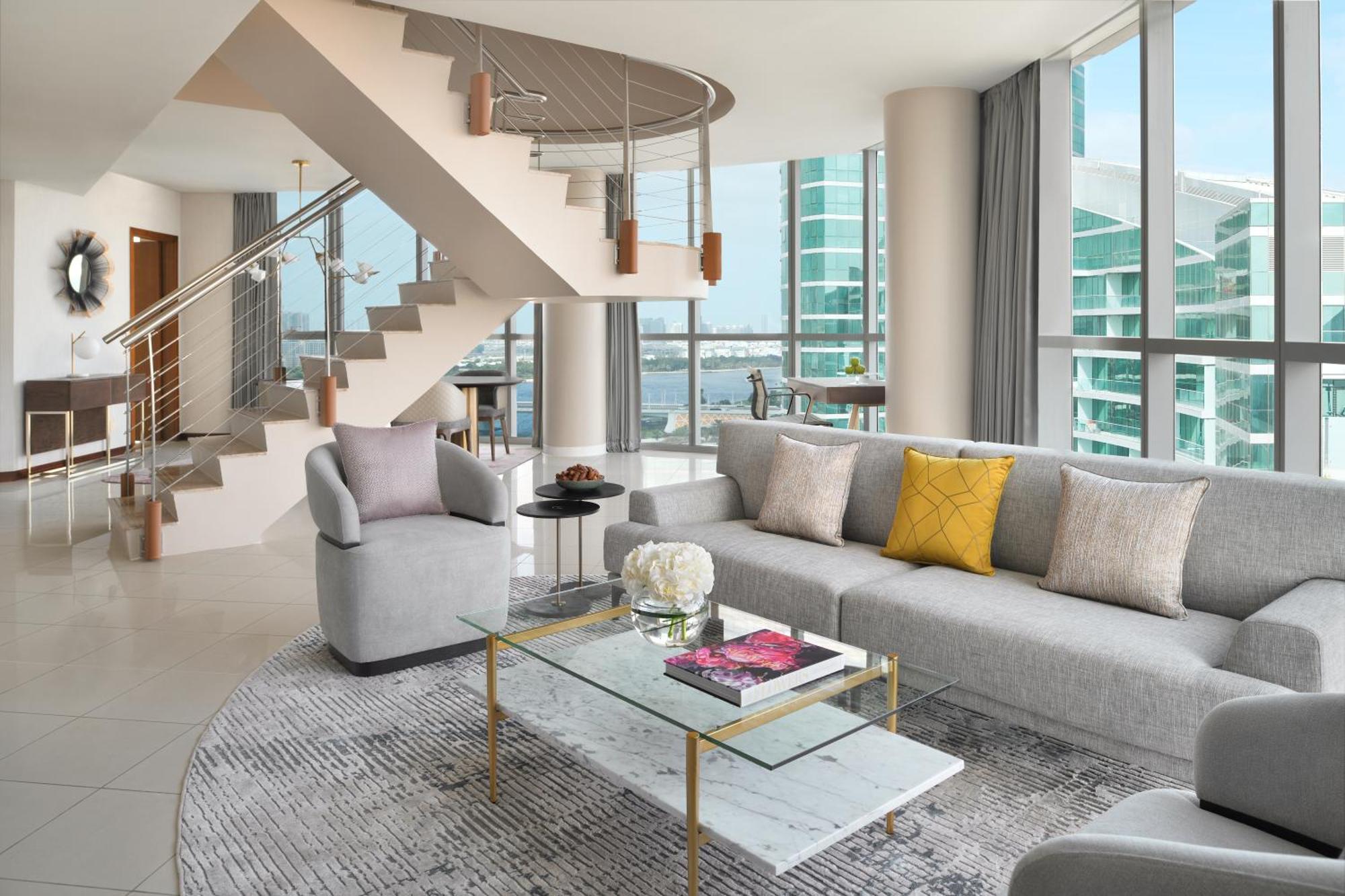 인터컨티넨탈 레지던스 스위트 두바이 페스티벌 시티 외부 사진 A living room in a penthouse at The Ritz-Carlton, South Beach