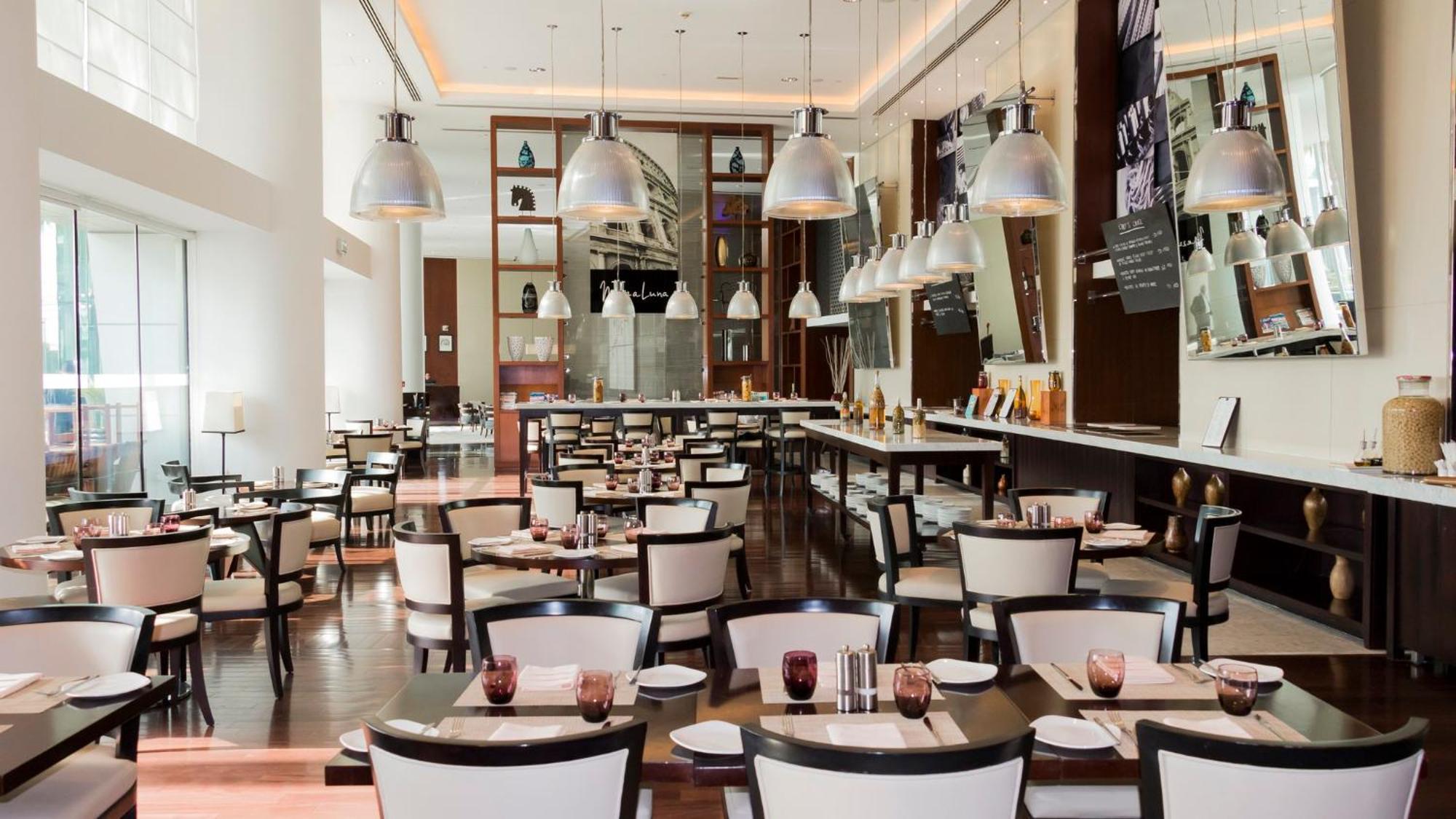 인터컨티넨탈 레지던스 스위트 두바이 페스티벌 시티 외부 사진 The interior of the restaurant