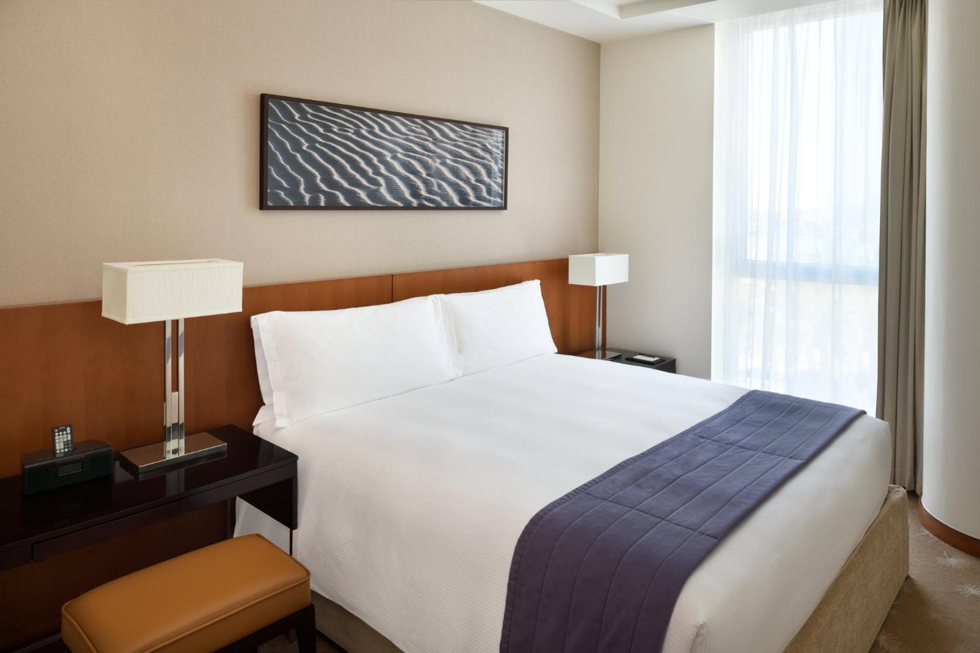 인터컨티넨탈 레지던스 스위트 두바이 페스티벌 시티 외부 사진 A bedroom at the hotel