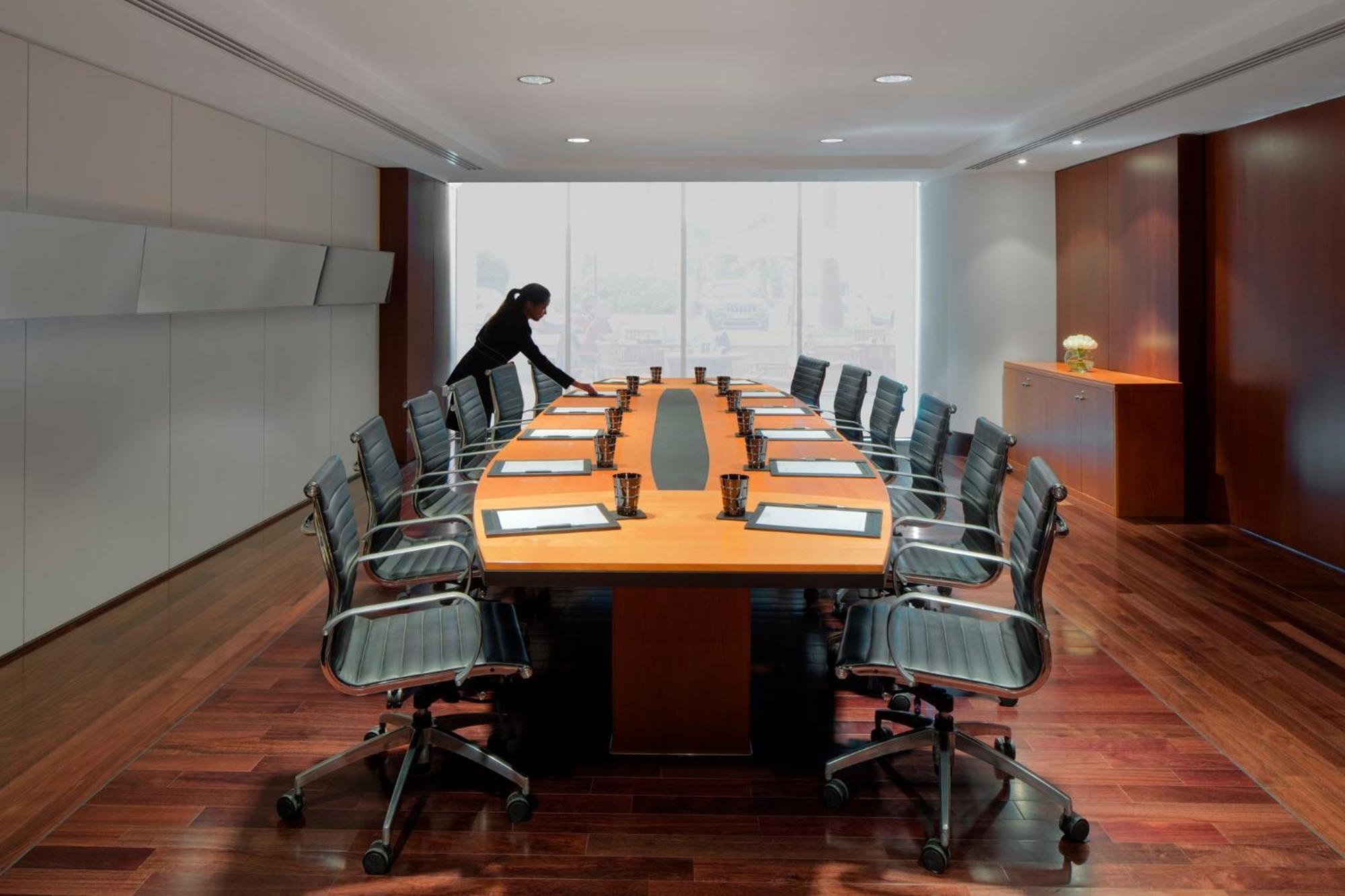 인터컨티넨탈 레지던스 스위트 두바이 페스티벌 시티 외부 사진 A meeting room at a hotel
