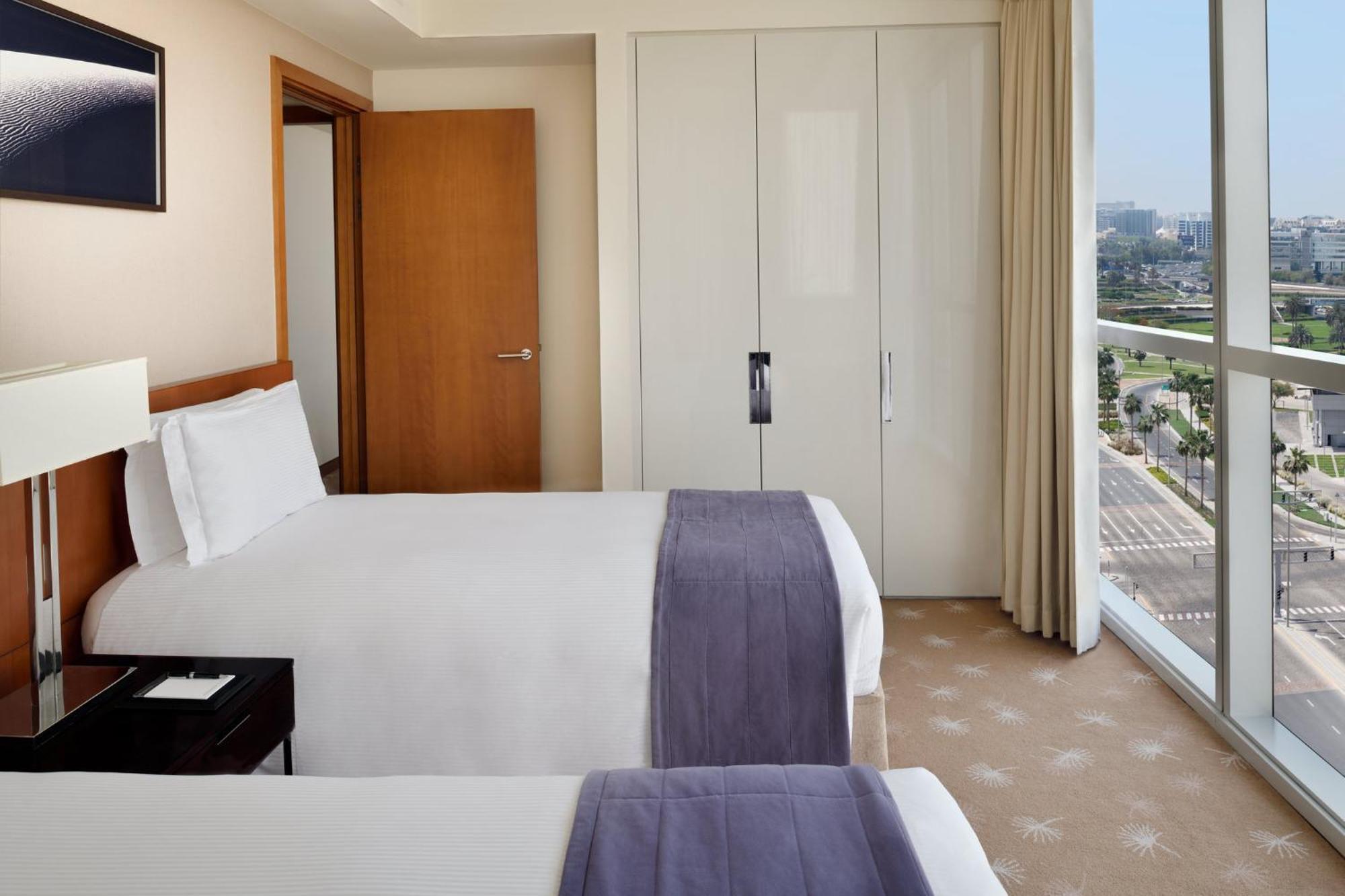 인터컨티넨탈 레지던스 스위트 두바이 페스티벌 시티 외부 사진 A bedroom at the hotel