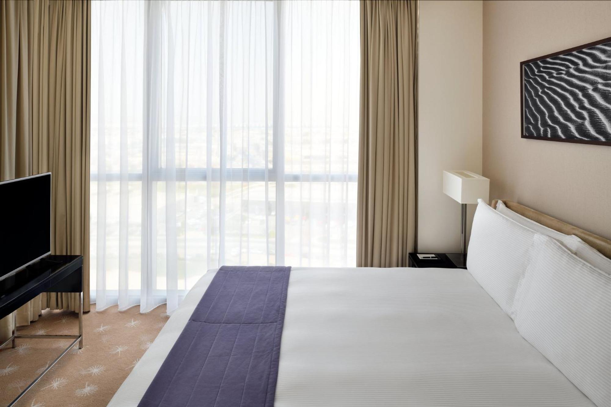 인터컨티넨탈 레지던스 스위트 두바이 페스티벌 시티 외부 사진 A bedroom at the hotel