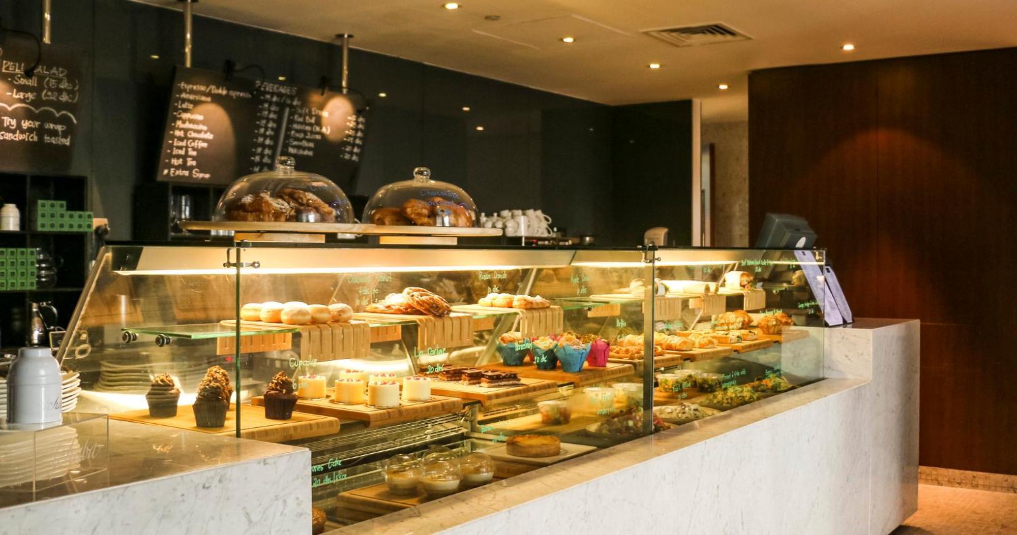 인터컨티넨탈 레지던스 스위트 두바이 페스티벌 시티 외부 사진 A pastry display case